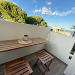 Romance Marine , Face à La Apartamento