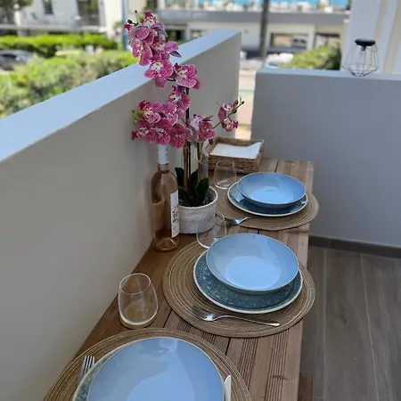 Apartment Romance Marine , Face A La *