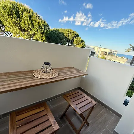 Romance Marine , Face A La Apartment