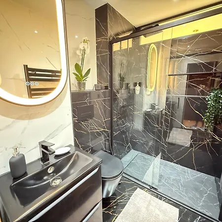 Romance Marine , Face A La Apartment *