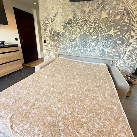 Romance Marine , Face A La Apartment