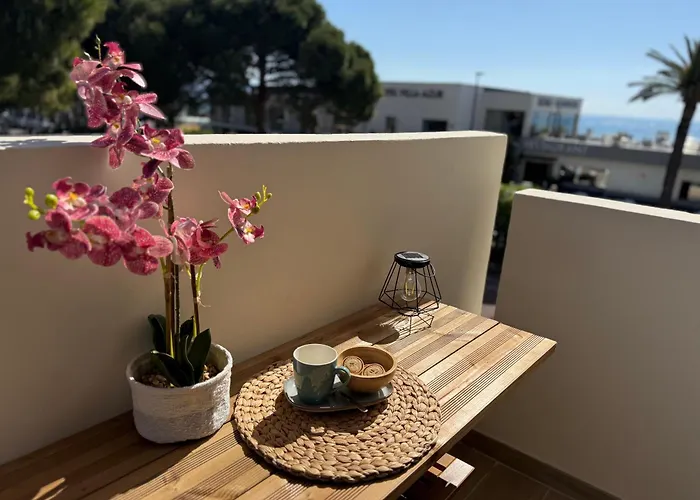 Romance Marine , Face à La Villeneuve-Loubet